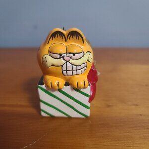 Vintage 1980s Garfield in a gift box ceramic christmas tree ornament